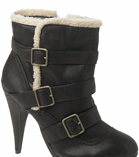 <p>Shearling is the trimming du jour and these Burberry-esque beauties combine it with fierce buckles and high heels - it's booty love!</p>

<p>£34, <a target="_blank" href="http://www.newlook.com/shop/womens/boots/buckle-boot_202590424">newlook.com</a></p>