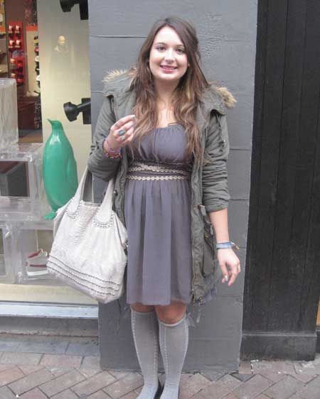 Rosie looks as cute as a button in her girl-next-door dress and knee-high socks whilst she takes a break from her Fashion lectures at LCF. We love how she's thrown on her parka jacket on top, don't you?<br />