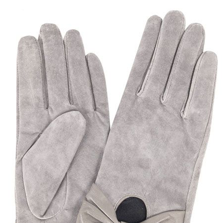 <p>It was glove at first sight when we saw these suede beauties! The winter warmers with bow detailing are so pretty they don't even need wrapping</p><p> </p>£15, <a href="http://www.dorothyperkins.com/webapp/wcs/stores/servlet/ProductDisplay?beginIndex=0&viewAllFlag=&catalogId=33053&storeId=12552&productId=2092816&langId=-1&sort_field=Relevance&categoryId=240033&parent_categoryId=224160&sort_field=Relevance&pageSize=200" target="_blank">dorothyperkins.com</a>