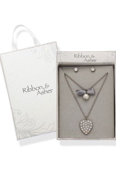 This sparkling Ribbon & Asher jewellery will make the perfect decorations for our LBDs this Christmas <p> </p><p>£12.50, <a href="http://www.dorothyperkins.com" target="_blank">dorothyperkins.com</a></p>