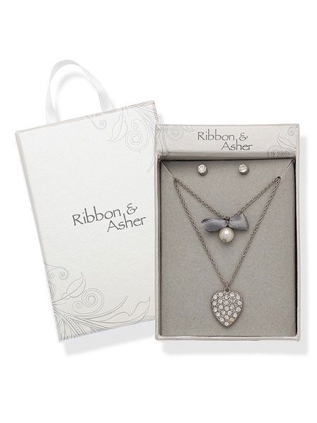 This sparkling Ribbon & Asher jewellery will make the perfect decorations for our LBDs this Christmas <p> </p><p>£12.50, <a href="http://www.dorothyperkins.com" target="_blank">dorothyperkins.com</a></p>