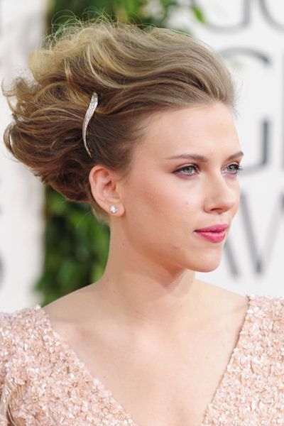 <p>Actress Scarlett Johansson chose a gravity-defying 'do to hand over the Golden Globes Best Supporting Actor award to Christian Bale. Softly waved and quiffed from root to tip, the secret to this heady hairstyle was backcombing, blowdrying and lots of Moroccanoil Luminous hairspray. Accessorised with a simple silver clip, it gets top marks from us! Oh and fyi, her creamy makeup came courtesy of the new Dolce&Gabbana cosmetics collection</p>