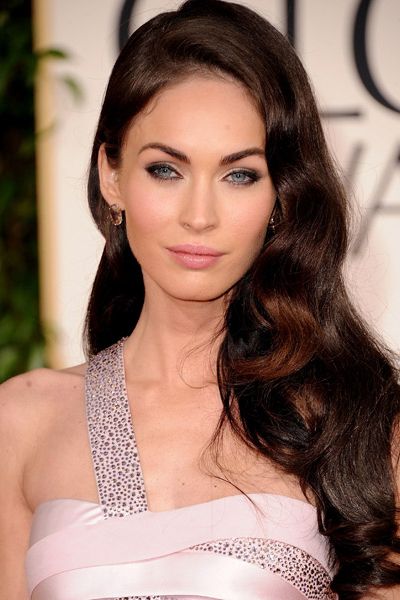 <p>Megan Fox's smoky eye makeup and well shaped power brow looked striking against her glassy blue eyes, while her long hair - styled into subtle Marcel waves and swept to the side - got the thumbs up from us!</p>