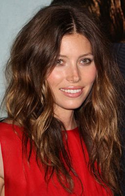 <p>Shaggy waves, oodles of volume and a slick centre parting combined with a glimmer of golden brown transforms Jessica Beil into a bona fide beach babe</p>