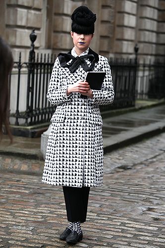 <p>This stylish lady looked anything but boring in an all black and white ensemble – we love the patterned socks peeping out from below her trousers, not to mention the pop of blue on her lips!</p>