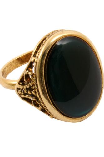 <p>We spotted this chunky vintage looking ring on Fearne Cotton's index finger and assumed it would be designer but no – it's a bargain from rocknrose.co.uk. Result!</p>

<p>£16, <a href="http://www.rocknrose.co.uk/products/Orla-Vintage-Cocktail-Ring.html">rocknrose.co.uk</a></p>