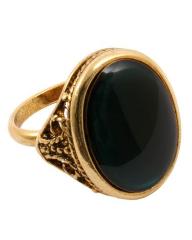 <p>We spotted this chunky vintage looking ring on Fearne Cotton's index finger and assumed it would be designer but no – it's a bargain from rocknrose.co.uk. Result!</p>

<p>£16, <a href="http://www.rocknrose.co.uk/products/Orla-Vintage-Cocktail-Ring.html">rocknrose.co.uk</a></p>