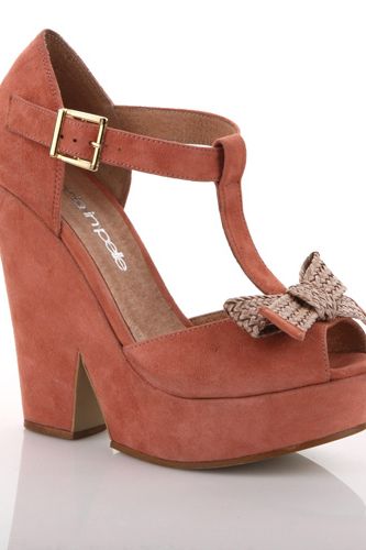 <p>We're tres impressed with Moda in Pelle's new spring collection – how hot are these block heeled peep-toes?! Perfect for walking the 70s trend...</p>

<p>£89.95, <a href="http://www.modainpelle.com/Ladies-Sandals/Wedge/Pollyanna-in-Pink">modainpelle.com</a> </p>