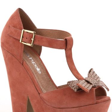 <p>We're tres impressed with Moda in Pelle's new spring collection – how hot are these block heeled peep-toes?! Perfect for walking the 70s trend...</p>

<p>£89.95, <a href="http://www.modainpelle.com/Ladies-Sandals/Wedge/Pollyanna-in-Pink">modainpelle.com</a> </p>