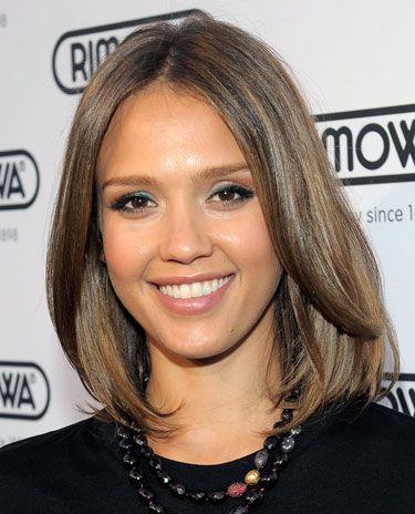<p>One of the first ladies to show her love for the 'lob' was American beauty, Jessica Alba. Seen wearing it smooth and sleek or with natural movement through the ends, it opens up her face and shows off her puppy dog brown eyes. Stunner!</p>