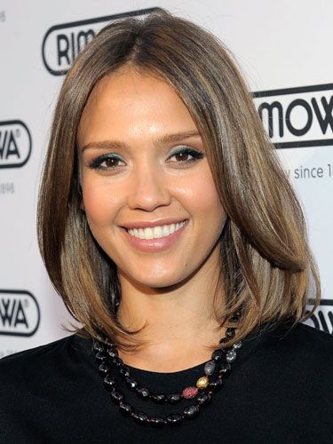<p>One of the first ladies to show her love for the 'lob' was American beauty, Jessica Alba. Seen wearing it smooth and sleek or with natural movement through the ends, it opens up her face and shows off her puppy dog brown eyes. Stunner!</p>