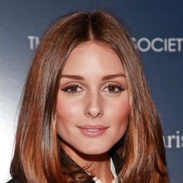 <p>Wearing her lob in a centre parting, Olivia is the perfect example of how the mid-length style can slim your face and bring out your cheekbones. Keeping it thicker through the ends, her hair looks big, bouncy and beautiful</p>
