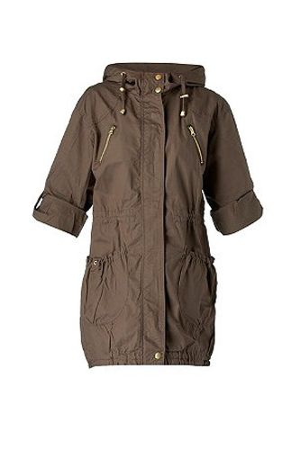 <p>Take a note out of Ms Moss's style book and grab yourselves a trans-seasonal style must – the parka! This light-weight cover-up from New Look is just perfect</p><p>£34.99, <a href=" http://www.newlook.com/shop/womens/jackets-and-coats/pocket-detail-parka_221735933" target="_blank"> newlook.com </a></p>