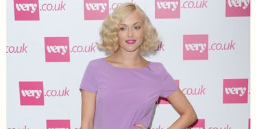 <p>Fearne Cotton ditched the pink hair for this pink dress at her <a href="http://www.very.co.uk/women/fearne-cotton/e/b/1589,4294954879/s/newin,0.end">very.co.uk</a> show. Fearne is a big fan of leopard print and couldn't resist adding a hint of the print with these strappy wedges</p>