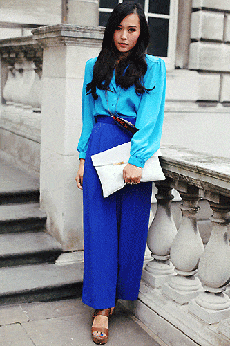This all-vintage getup has made blue our new fave hue! We love the white envelope clutch too