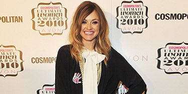 Costume change people! Fearne changed in to a more playful outfit for the 2010 Comsopolitan Ultimate Women Of The Year Awards. Wearing a monochrome outfit that consisted of pearls and big white cuffs, she looked uber chic. Very Chanel sweetie darling!