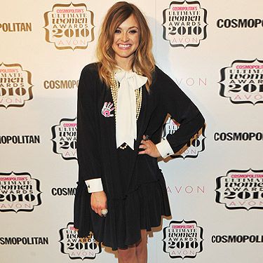 Costume change people! Fearne changed in to a more playful outfit for the 2010 Comsopolitan Ultimate Women Of The Year Awards. Wearing a monochrome outfit that consisted of pearls and big white cuffs, she looked uber chic. Very Chanel sweetie darling!
