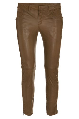<p>Wow! We adore these cute tan leather skinnies! They're the perfect way to have fun with the leather trend without dipping into the biker chick or vampish lookbooks. These would look equally at place in a cocktail bar or out for lunch with the girls.</p>
<p>£180, <a href="http://www.topshop.com">Tosphop</a></p>