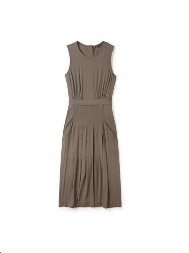 <p>New York brand Theory make modern day classics and this taupe button back shift dress is no exception. Wear with a jacket on top for job interviews and add statement necklace and heels when you head out for drinks after work</p>

<p>Tenois button back shift dress by Theory, was £330, now £230,<a href="http://www.my-wardrobe.com/theory/tenois-button-back-shift-dress-960317" target="_blank">my-wardrobe.com</a></p>