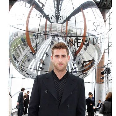 Oliver Jackson-Cohen struck the coolest pose at Louis Vuitton's menswear show in Paris. We might need to ask his fashion designer mum Betty Jackson if she'll let us take Oliver's hand in marriage - he's just TOO hot!
