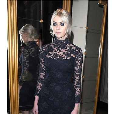 <p>Wow! How much do we love Taylor Momsen's luxe goth look? A lot, is how much! With ultra-smoky eyes, gleaming skin and a Victoriana inspired black lace dress by Marchesa, this Gossip Girl was ready to hit the frow <br /><br /></p>