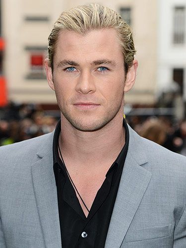 <p>When Chris Hemsowrth arrived at the London premiere of Snow White and The Huntsman we fell a little bit in love. Just look at him in his grey suit looking all dapper, and check out those beautiful baby-blue eyes - swoon!</p>