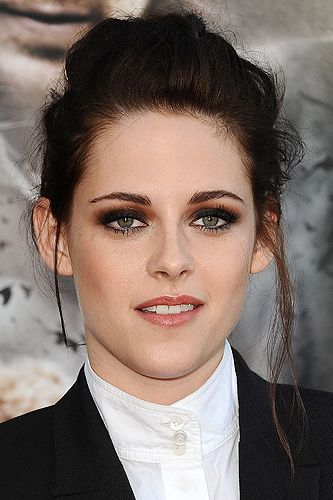 <p>When Kristen Stewart stepped out on the red carpet at the LA premiere of Snow White and The Huntsman, we literally gasped with sheer delight. Our baby is all grown up. She ditched her usual low-maintenance hairstyle and replaced it with a very regal look - we especially like those wisps of hair to the sides - how 90s!</p>