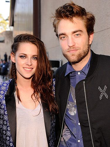 <p>KStew and RPattz skipped the pink carpet (oh no they dint!) in favour of sneaking around the back entrance - big surprise there then. Oh well, this marvellous photographer got them and look at Kristen, she's even smiling<br /><br /></p>