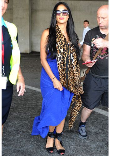 <p>X Factor judge, Nicole Scherzinger is a pro at airport dressing. Making Nice airport her catwalk, Nicole strutted her stuff in a bold ensemble. The key to this outfit is the accessories; we have the worst case of 'scarf-envy' ever! In this case, the bolder the better!</p>