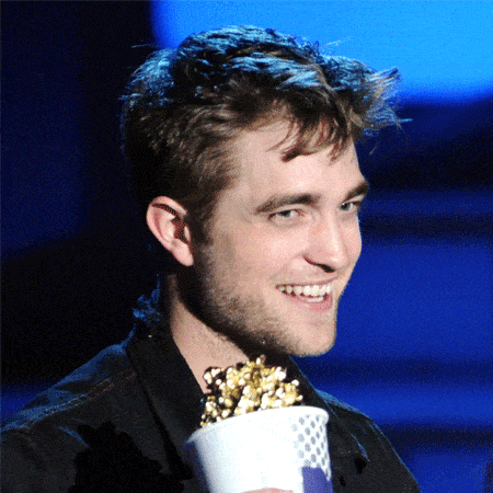 It was hardly a surprise when our boy took away another pot of golden popcorn at this year's MTV Movie Awards, although the big grin made for a change on his sultry vampire stare... <br />