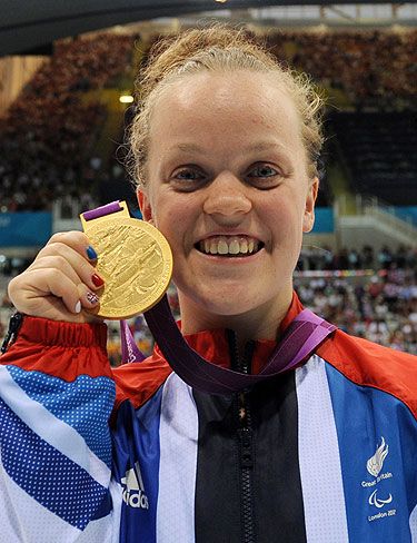 <p>She's rocking the Paralympics as Ellie Simmonds has pulled in not one but TWO gold medals so far for Team GB. However, it's not just her fantastic swimming skills that have got us all excited but check out her nail art too! Showing her patriotic spirit, Ellie showed off her red, white and blue polish with a signature Union Jack. That's one way to show off a gold medal in style...</p>