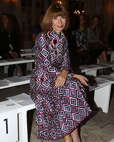 <p>As London Fashion Week came to an end, we caught up with Anna Wintour front row at the Roksanda Ilincic show. She wore a full length diamond printed dress, nude shoes and her trademark black sunglasses stashed in her handbag.</p>
