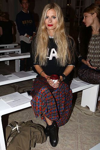 <p>How cool does Laura Bailey look? The model sat front row at the Roksanda Ilincic show wearing a preppy graphic jumper with a knee-length plaid skirt and black ankle boots.</p>