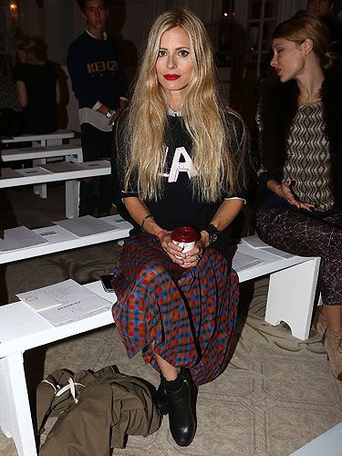 <p>How cool does Laura Bailey look? The model sat front row at the Roksanda Ilincic show wearing a preppy graphic jumper with a knee-length plaid skirt and black ankle boots.</p>