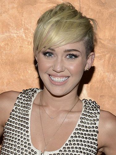 <p>Miley Cyrus is really having fun with her edgy new hairstyle. She showed up at the City Of Hope gala in LA wearing her short platinum blonde hair to the side in a textured spikey mess. Surprisingly, it looked very elegant on the red carpet. We're really impressed!</p>