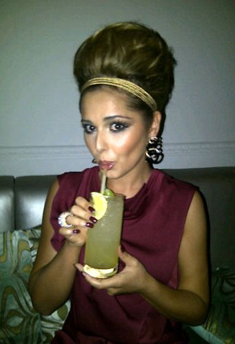 Though Cheryl Cole is new to the Twittosphere this hasn't stopped her mastering the art of a Twitpic. Check out Chezza's barnet – her beehive is almost as high as Marge Simpson's
