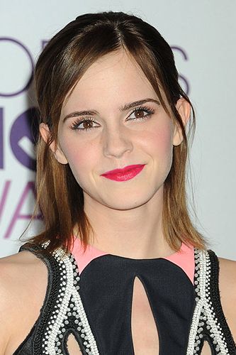 <p>Emma Watson's growing her hair! She flaunted a choppy bob hairstyle as she received the award for Favourite Dramatic Movie Actress at the 2013 People's Choice Awards. Paired with a poppy punch of bright pink lips, she's totally setting the trend for spring beauty.</p>