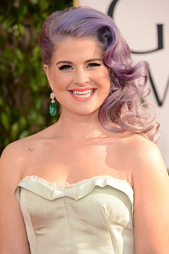 <p>Side-swept hairstyles were the hot topic on the 2013 Golden Globe Awards red carpet. Kelly Osbourne showed off her signature purple-grey locks in glossy, smooth waves. She parted her hair off to to one side to really show off this alluring hairstyle. Paired with a peachy-pink lipstick and plenty of mascara, we thought she couldn't have looked better!</p>