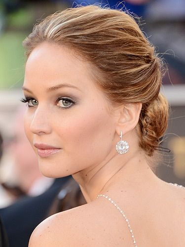 <p>Actress Jennifer Lawrence looked fantastic in that messy updo hairstyle at the 2013 Academy Awards. The Silverlinings Playbook star opted for a very soft, bridal-inspired beauty look with those pretty pink lips and cheeks. We're totally voting on Jennifer to take home the award for Best Actress! *fingers crossed*</p>
<p> </p>
<p><a title="http://www.cosmopolitan.co.uk/beauty-hair/news/styles/oscars-2013-celebrity-hair-trends" href="http://www.cosmopolitan.co.uk/beauty-hair/news/styles/oscars-2013-celebrity-hair-trends" target="_self">SEE THE OSCARS 2013 HAIR TRENDS</a></p>