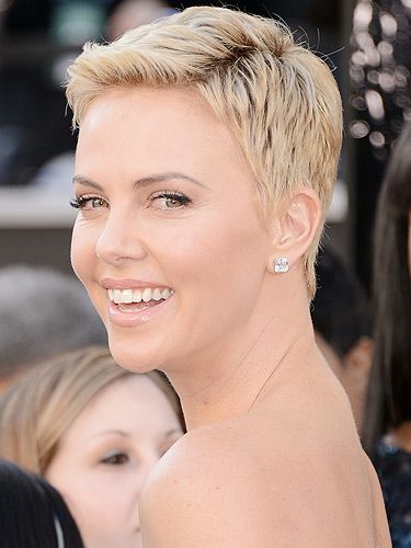 <p>Move over Miley Cyrus, Charlize Theron's totally taking the crown for best buzz cut in 2013. She showed up at the Oscars in a super-short boyish haircut that she jazzed up with plenty of mascara and glossy nude lips. What a daring beauty look for this red carpet event!</p>