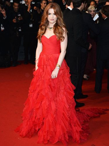 <p>Ooh la la, we spy an Oscar De La Renta number on the Cannes red carpet! Isla Fisher always looks beautiful, but the red-haired stunner really upped the stakes in this strapless scarlet chiffon gown. And, in homage to The Great Gatsby, she accessorised with an Art Deco Bulgari Heritage statement necklace. This girl can do no wrong!</p>