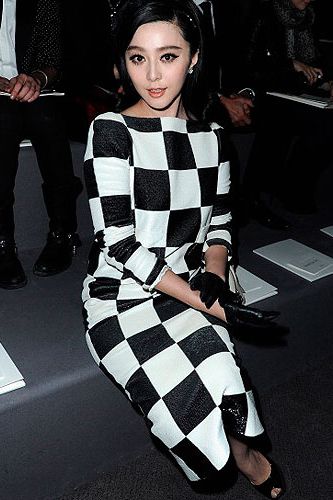 <p>Seems Fan Bingbing is Louis Vuitton's biggest fan (eh) - CHECK her out on the front row at the label's AW13 show at Paris Fashion Week.</p>
<p>Wearing the ever-popular Louis Vuitton black-and-white chequered-flag-print dress, we like the way she's styled the look with sleek leather half gloves and black peep-toes.</p>
<p>Proper Frow fodder, right there.</p>