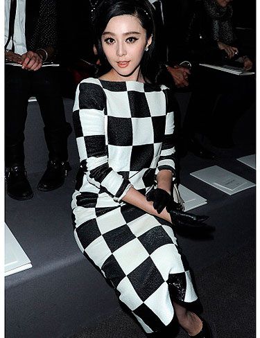 <p>Seems Fan Bingbing is Louis Vuitton's biggest fan (eh) - CHECK her out on the front row at the label's AW13 show at Paris Fashion Week.</p>
<p>Wearing the ever-popular Louis Vuitton black-and-white chequered-flag-print dress, we like the way she's styled the look with sleek leather half gloves and black peep-toes.</p>
<p>Proper Frow fodder, right there.</p>