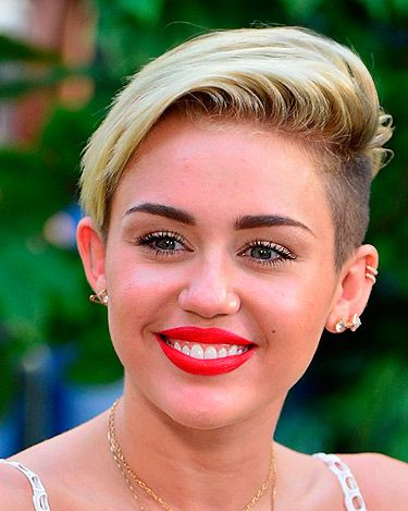 <p>Miley Cyrus is a big fan of the ear cuff ever since she chopped off her locks for her now trademark pixie crop. Punking up her look with a few simple gold cuffs, we think Miley makes the trend work pretty well.</p>