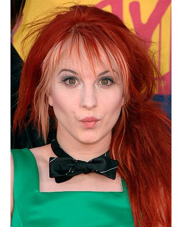 <p>Hayley switched things up with a blonde layer underneath her auburn red hair. We love her messy side ponytail on the red carpet at the 2008 MTV Video Music Awards.</p>