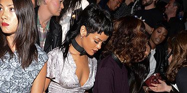 <p>Rihanna clearly finds her own fashion more fascinating than anything the runway can offer... Only kidding, the Opening Ceremony catwalk show hadn't started when the singer was snapped rocking a 90s grunge look.</p>
<p><a href="http://www.cosmopolitan.co.uk/fashion/news/victoria-beckham-nyfw-show-2013" target="_blank">SEE VICTORIA BECKHAM'S SS14 COLLECTION</a></p>
<p><a href="http://www.cosmopolitan.co.uk/fashion/Fashion-week/fashion-week-daily-live-streams" target="_blank">WATCH: NEW YORK FASHION WEEK LIVE</a></p>
<p><a href="http://www.cosmopolitan.co.uk/fashion/shopping/the-fashion-fix-shop-bargain-buys" target="_blank">SHOP: FASHION BUYS FOR £10 OR LESS</a></p>