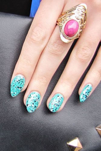 Zoe layered the L'Oreal speckled top coat over a turquoise shade for an eye-catching mani.