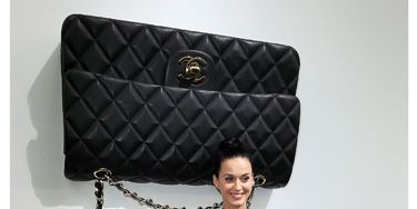 <p>Oh look! It's Katy Perry and a GINORMOUS CHANEL HANDBAG. This picture is just full of win.</p>
<p><a href="http://www.cosmopolitan.co.uk/fashion/shopping/paris-fashion-week-street-style" target="_blank">SEE: PARIS FASHION WEEK STREET STYLE</a></p>
<p><a href="http://www.cosmopolitan.co.uk/fashion/shopping/shop-payday-fashion-treats" target="_blank">TREAT YOURSELF: STYLISH PAYDAY SPLURGES</a></p>
<p><a href="http://www.cosmopolitan.co.uk/fashion/celebrity/" target="_blank">GET THE LATEST CELEBRITY TREND NEWS</a></p>