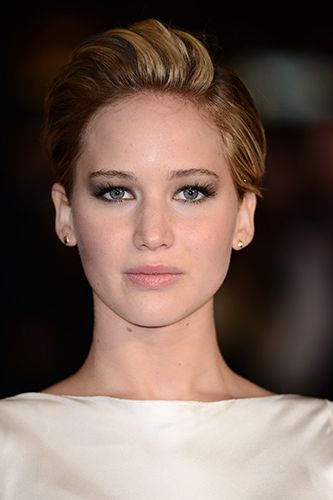 <p>For the London Catching Fire premiere, J Law went for a deep part on her left side - and pumped up the volume, combing over and teasing the rest of her tresses.</p>
<p><a href="http://www.cosmopolitan.co.uk/fashion/celebrity/winter-wonderland-2013-celebrity-style" target="_blank">CELEBRITIES AT WINTER WONDERLAND</a></p>
<p><a href="http://www.cosmopolitan.co.uk/fashion/celebrity/best-dressed-celebrities-08-november" target="_blank">BEST DRESSED CELEBS OF THE WEEK</a></p>
<p><a href="http://www.cosmopolitan.co.uk/beauty-hair/news/beauty-news/jennifer-lawrence-new-miss-dior-campaign-shots?click=main_sr" target="_blank">JEN LAWRENCE IS A BARE-FACED BEAUTY IN NEW DIOR CAMPAIGN</a></p>