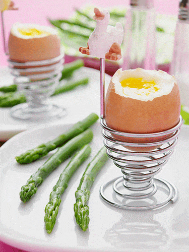 <p>Medium boiled egg with three asparagus spears (93 cals) <br /><br />300g fruit salad of melon, satsuma, pear, strawberries (95 cals)<br /><br />100g plain, full fat yogurt and 50g strawberries (96 cals)</p>
<p><a title="HEALTHY AND DELICIOUS RECIPES" href="http://www.cosmopolitan.co.uk/diet-fitness/diets/healthy-and-delicious-recipes" target="_blank">HEALTHY AND DELICIOUS RECIPES</a></p>